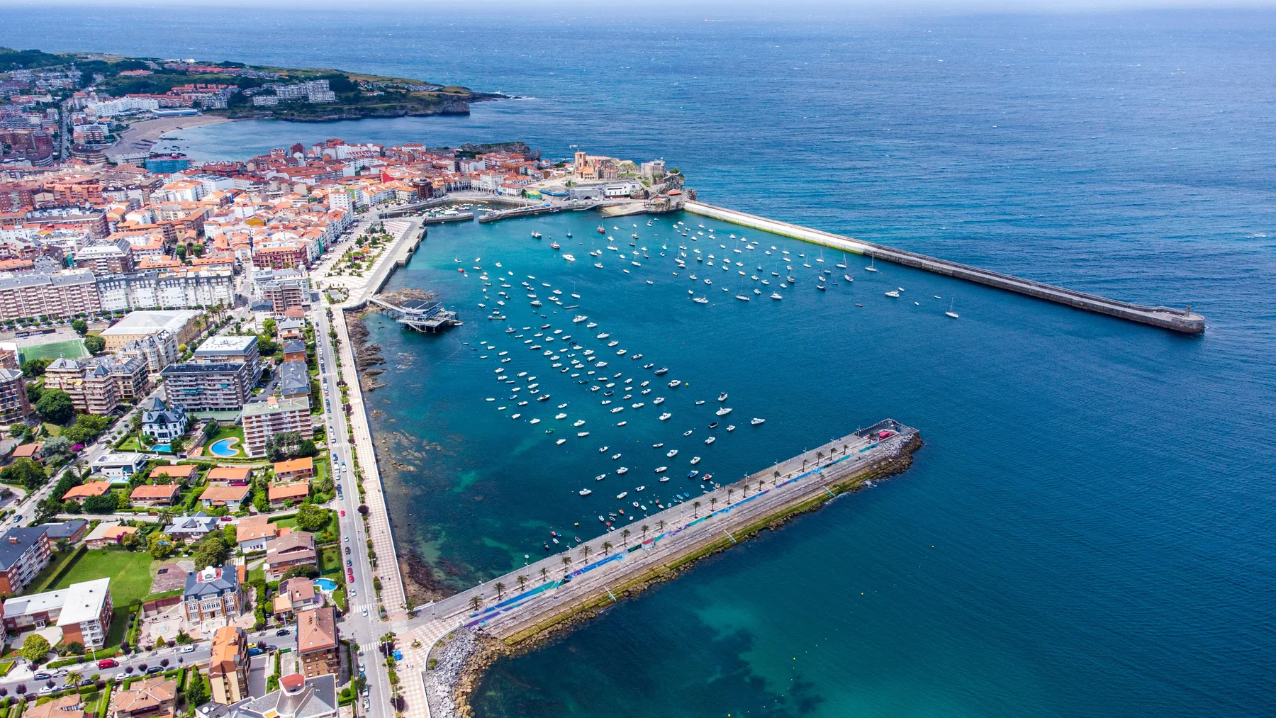 Vista aérea de Castro Urdiales en Cantabria